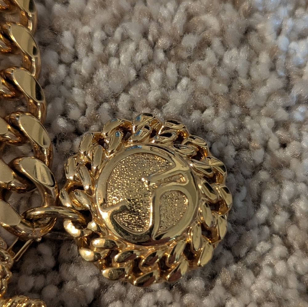 Stunning St. John Vintage 1980's-90'    Gold Chain Belt with Medallion Accents - Picture 15 of 17